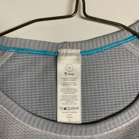 Lululemon long sleeve - Picture 4 of 4